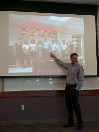 Dr.Bill Blankenau 回顾2017年到亚新体育
经管学院访问