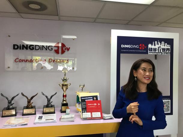 丁丁电视总裁丁维平女士为MBA学生介绍公司发展