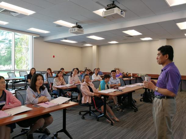 堪萨斯州立大学许淳教授给亚新体育
MBA师生介绍美国高等教育